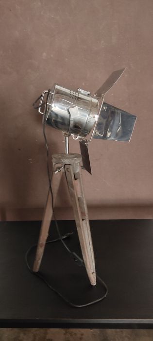 Candeeiro estilo Hollywood