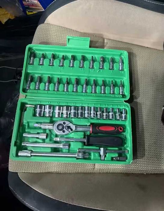 Zestaw kluczy nasadowych 46 el. Komplet narzędzi Nowy