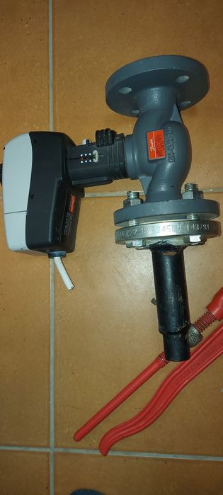 Sprzedam siłownik Danfoss VF2 oraz regulator różnicy ciśnień Danfoss