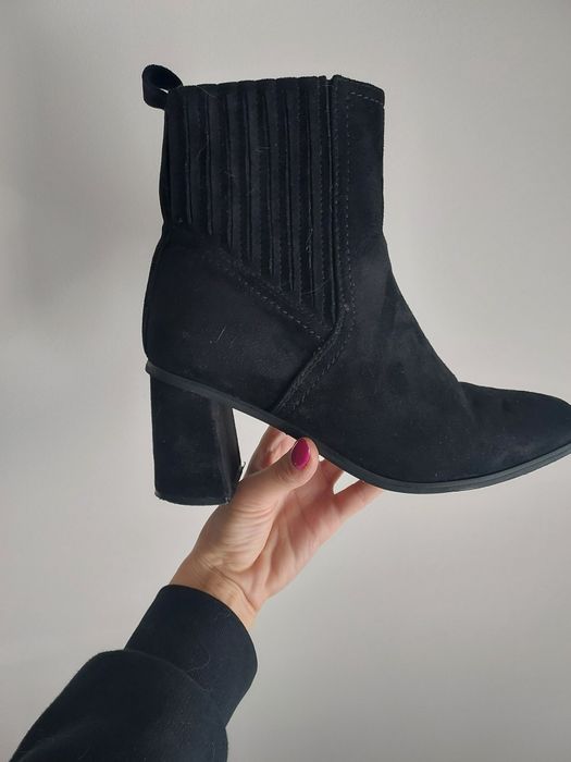 Czarne zamszowe botki rozm 38