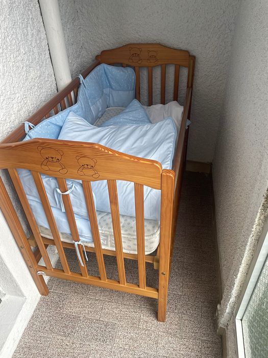 Berço de madeira novo
