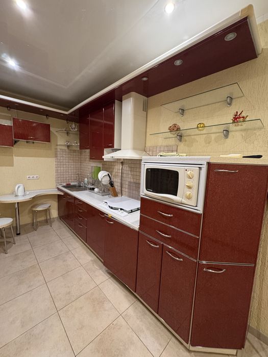 Продам офісно-житловий комплекс із меблями та технікою, Площа 614 м.кв, земельна ділянка 0,2932 Га, 10 хв від Кривого Рогу , Червоні Поди