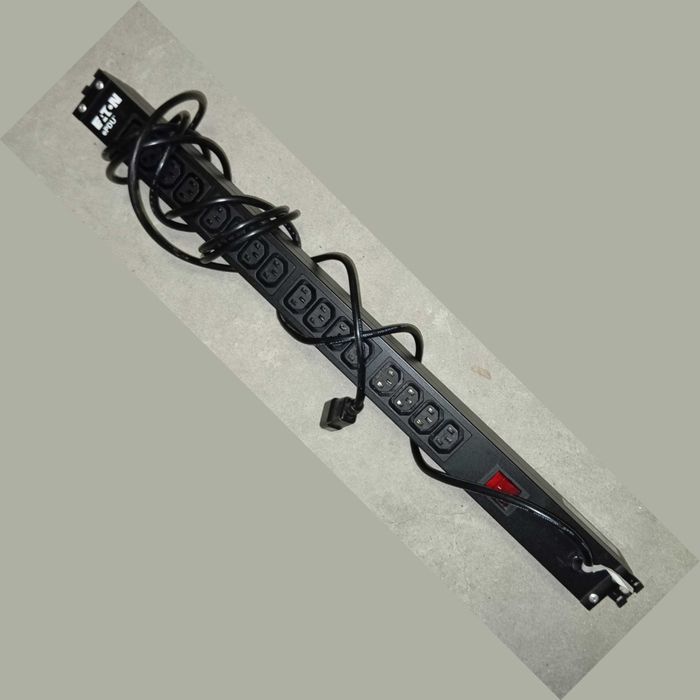 Блок розподілу живлення Eaton Basic ePDU ePBZ05 16 розеток С13, 10А