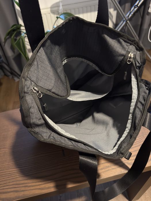 Duża torebka Nike do szkoły, mieści A4