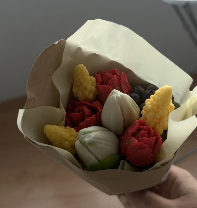Свічка ручна робота букет квітів
