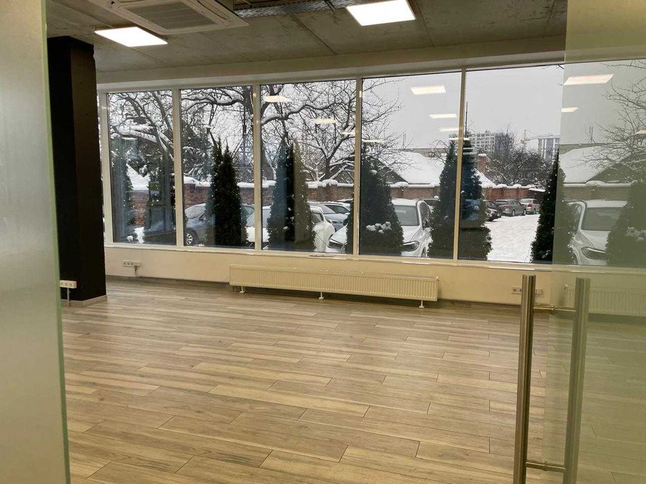 Оренда офісного приміщення 220 м² по вул. Кам’янецькій