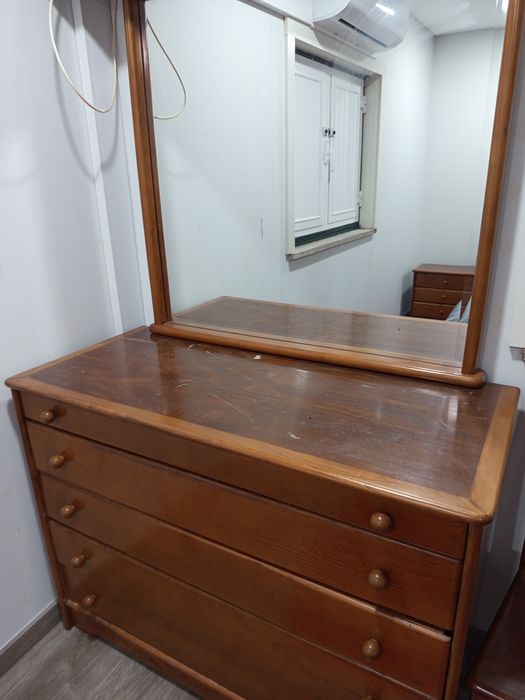 Mobília de quarto com duas mesas de cabeceira cómoda e cadeira