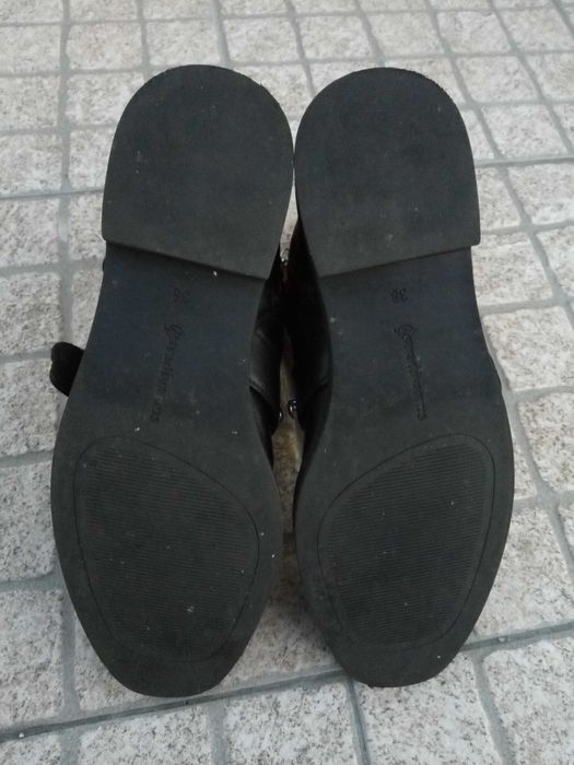 Botas pele Stradivarius Pretas rasas chuva pérolas