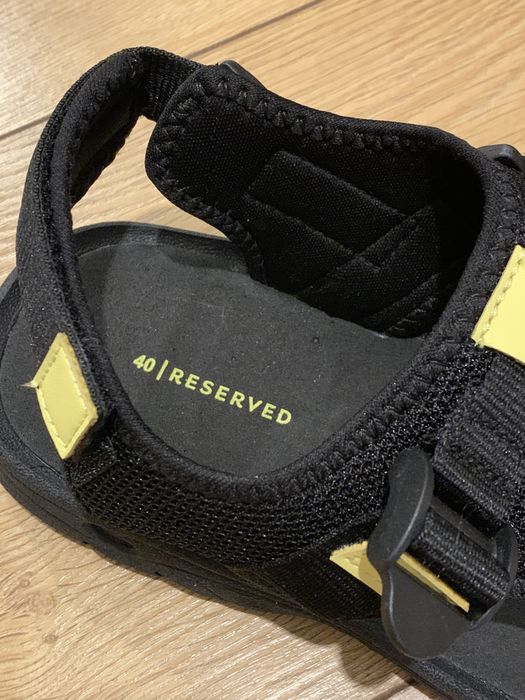 Nowe Sandały Reserved 40