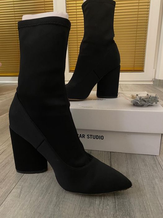 Trzewiki czarne na słupku Kazar