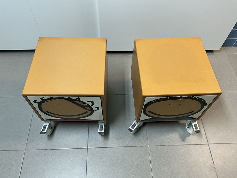 Duas mesas de cabeceira Bombamor / movel de apoio