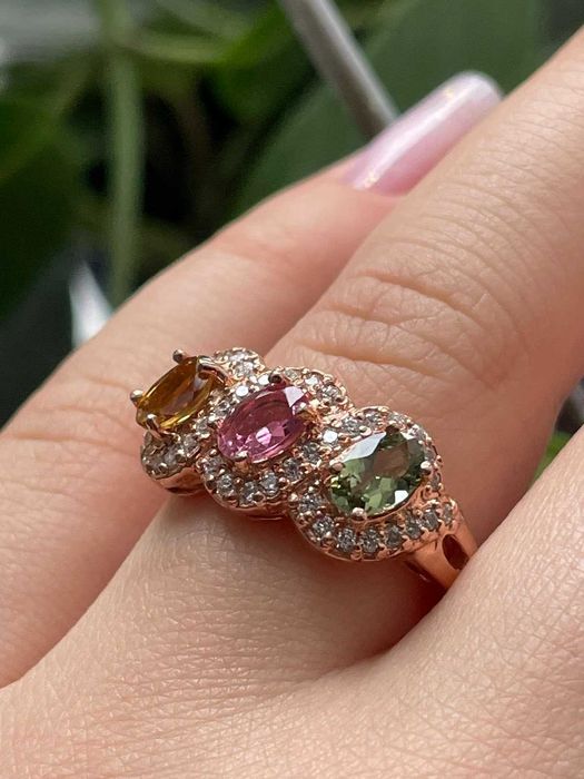 Серебряное  кольцо 925 пробы с  цветными турмалинами .Размер 18.25