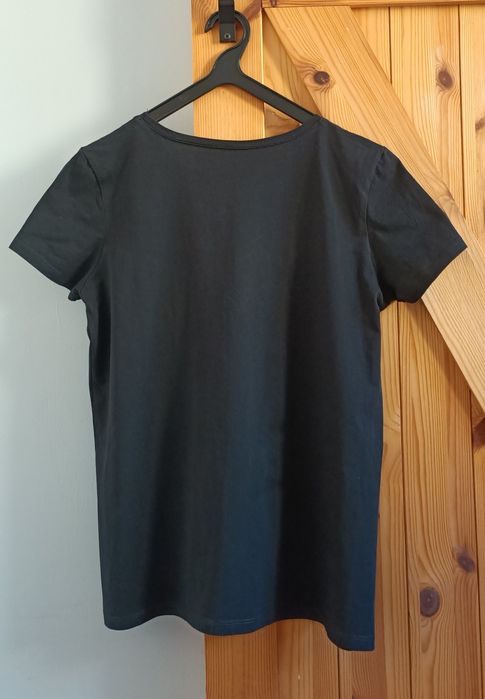 T-shirt damski z haftem