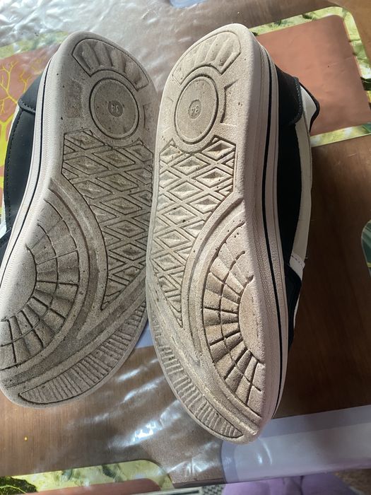 Продам кросівки підліткові