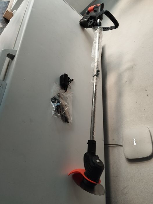 Vendo reçadoura nova  sem uso nenhum  bateria com disco corte e de moe