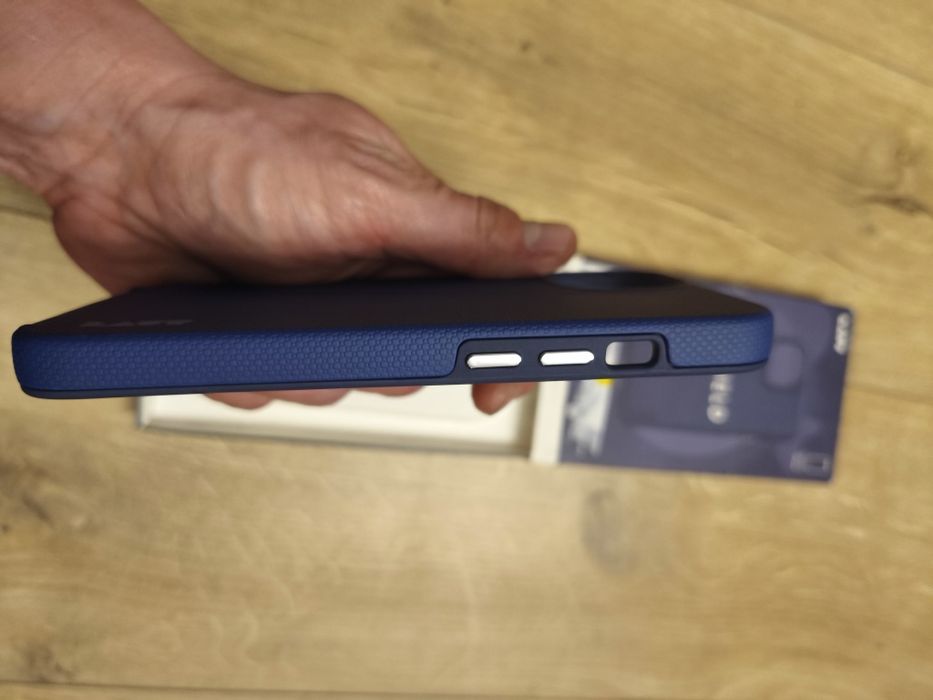 Nowe etui Laut Shield do iPhone 13/ 13 Pro