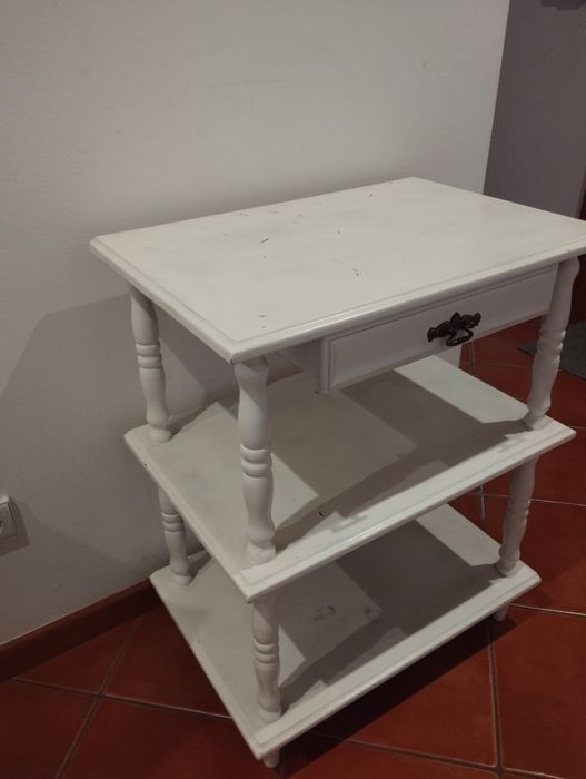 Móvel de Madeira Branco