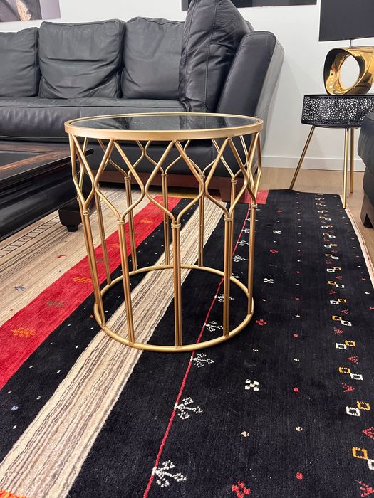 Mesa Lateral Redonda Espelhada Dourada – Design Elegante