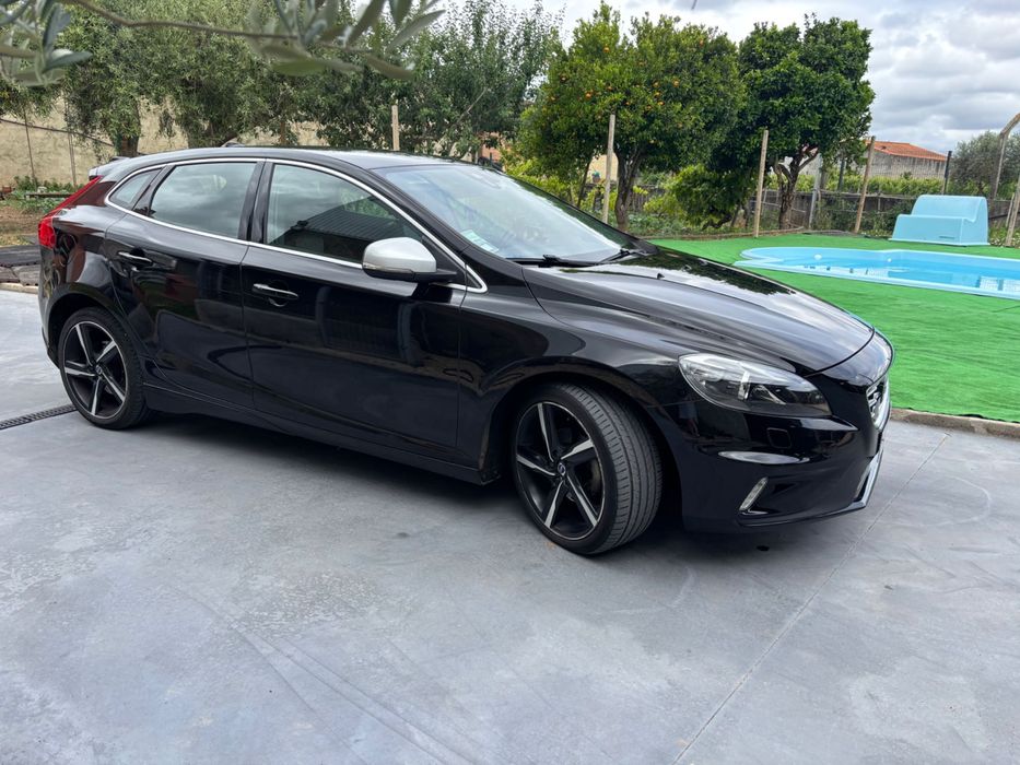 VOLVO V40 R Design