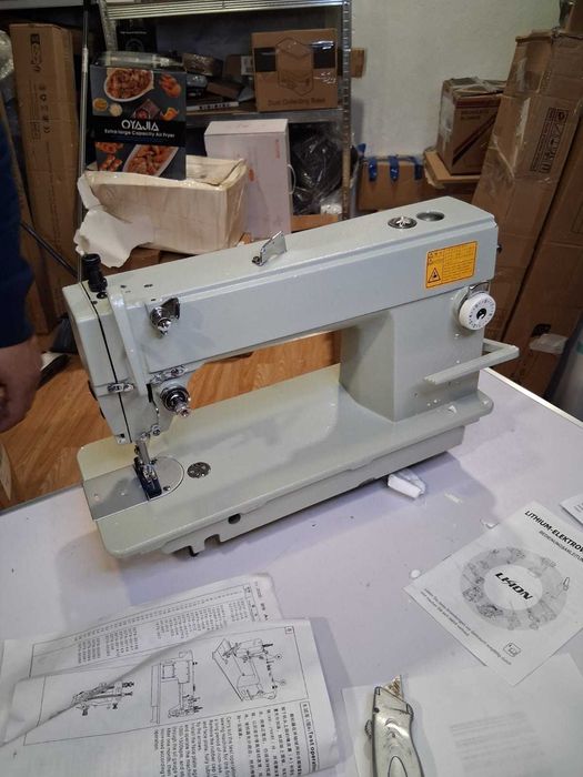 maquina de costura industrial.