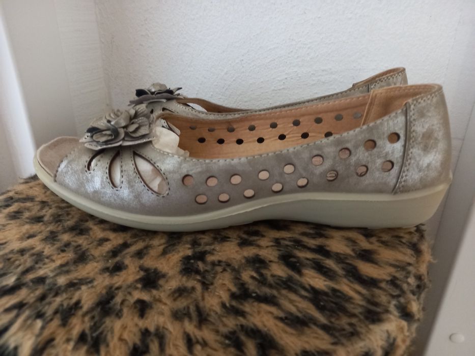 Obuwie damskie skórzane