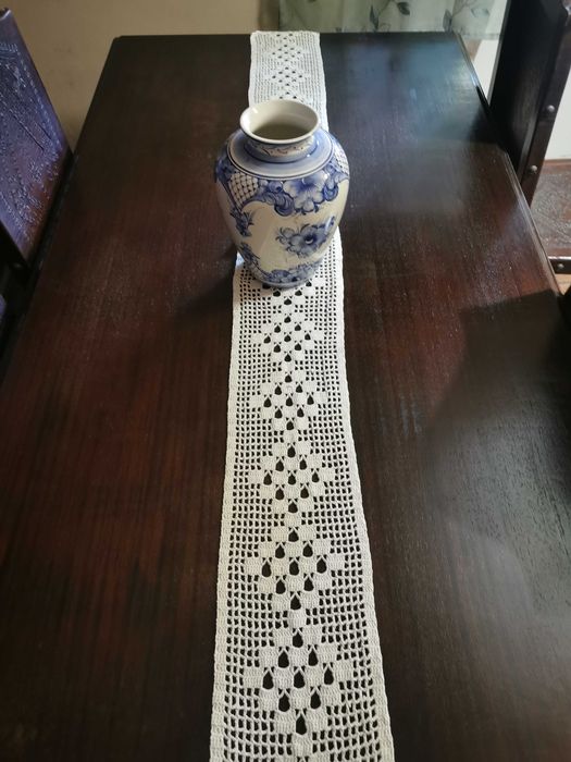 Mobília de sala, armário, mesa e 8 cadeiras