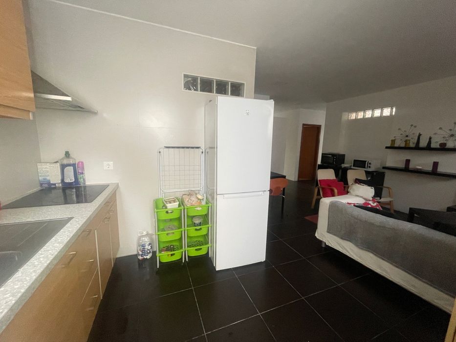 Quarto com instalação sanitária privativa