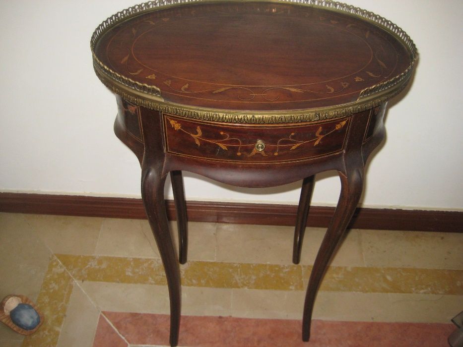 Mesa alta madeira,c/rebordo,anos 1900