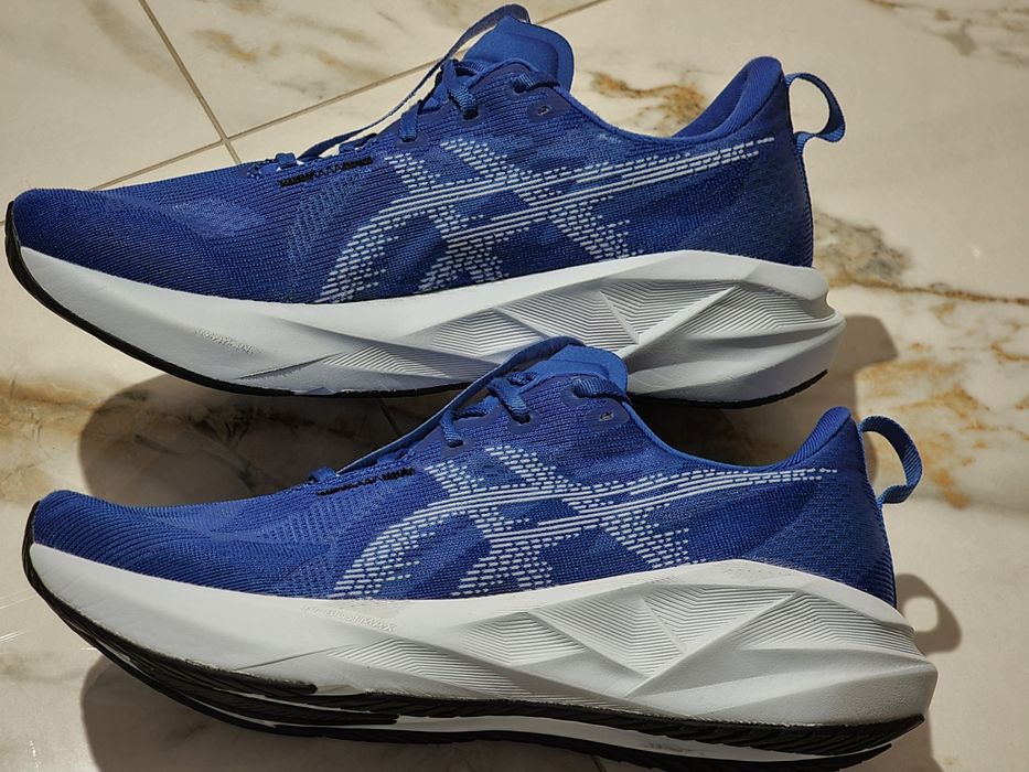 Оригінал 100% чоловічі кросівки asics novablast 5  eur 44.5