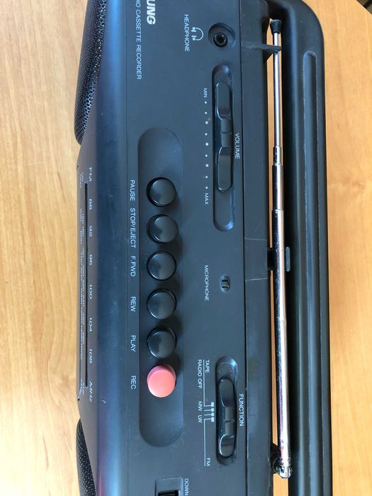 Radio stereo FM Samsung ST-125 z magnetofonem kasetowym