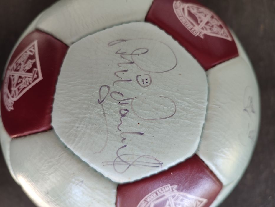 Bola Oficial Autografada! - WEST HAM UNITED F.C