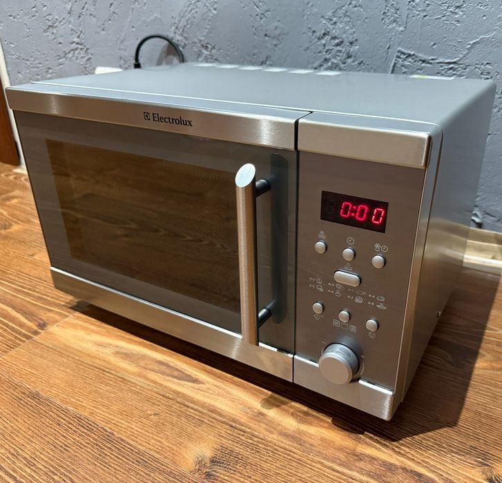 Mikrofala Grill Electrolux EMS20405X