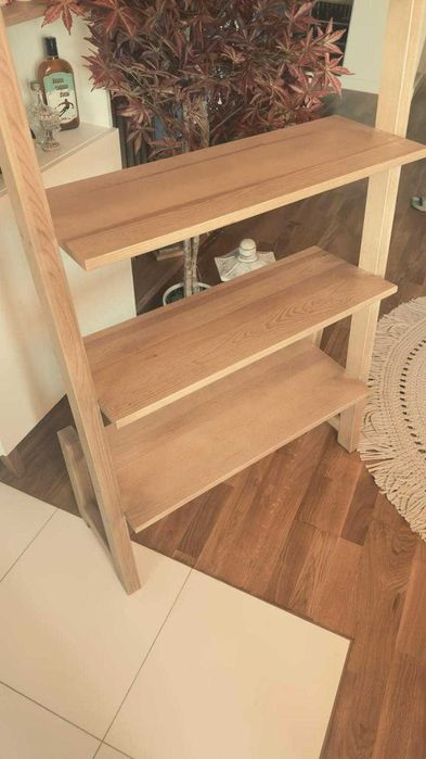 dębowy regał ze skrzynią