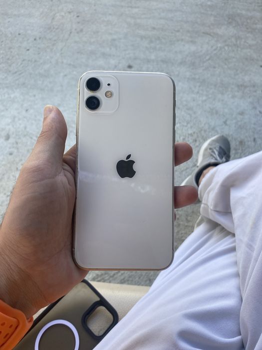 Iphone 11 em bom estado so tem um problema os botois do som nao dao so isso