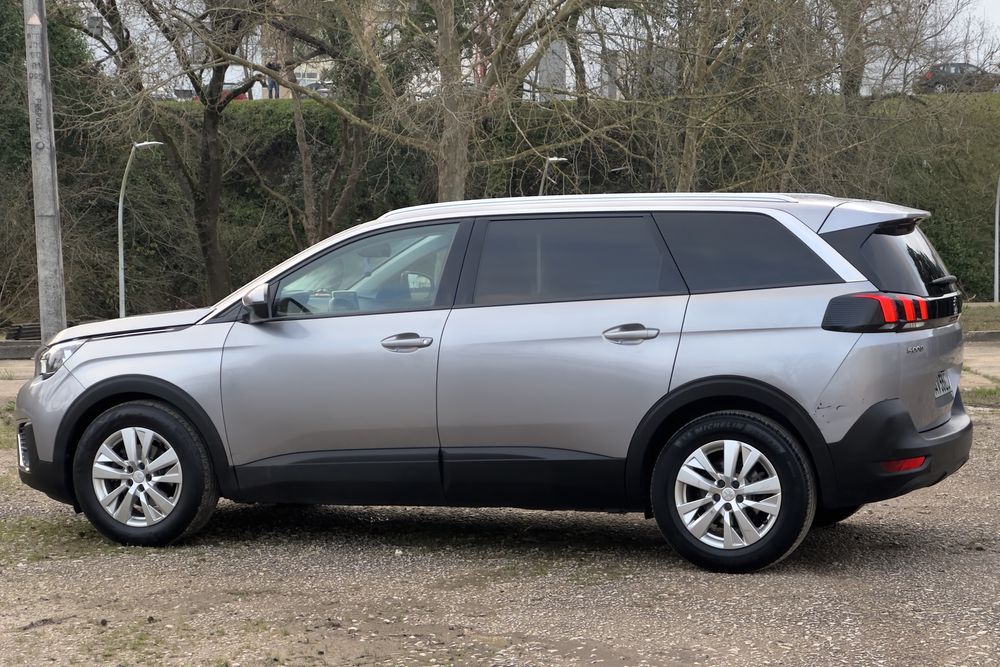 Peugeot 5008• 2019 7lug•Allure 1.5BlueHDi • automático • pronto a circular