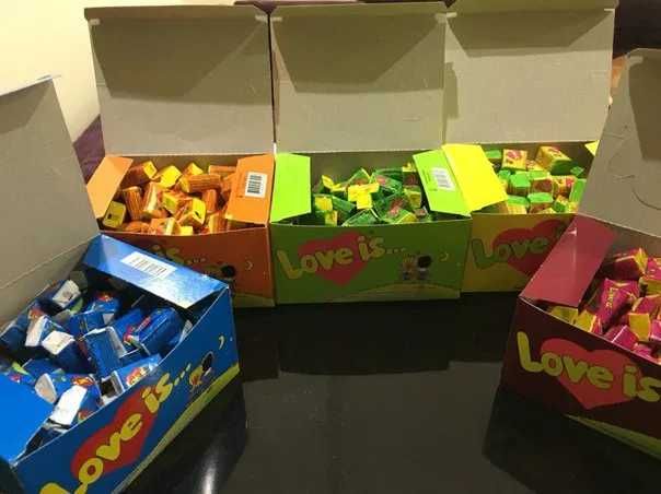 Жуйки Love is полуниця - банан жувальна гумка лові іс