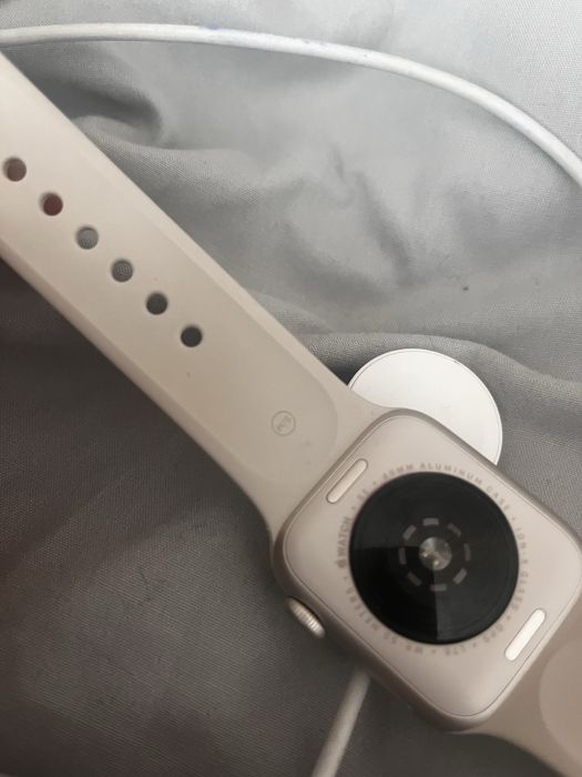 Apple Watch SE 2 gen GPS + Cellular 40mm – Starlight