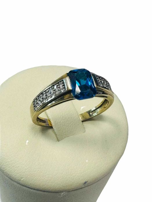 Złoty Pierścionek Z Synt.topazem London Blue 333 R: 17 W:2,46g