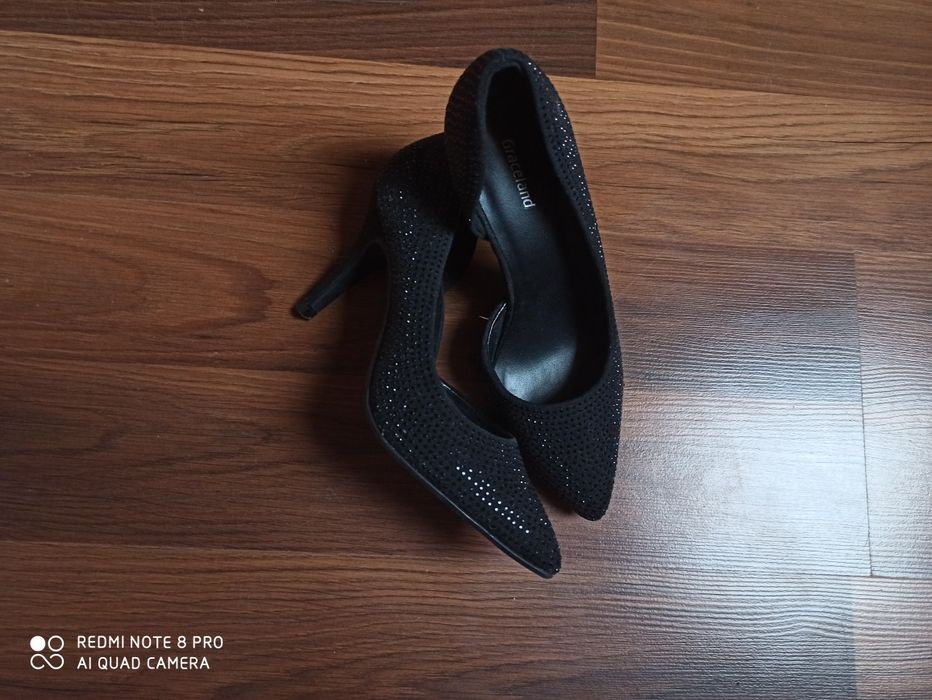 Szpilki czarne błyszczące