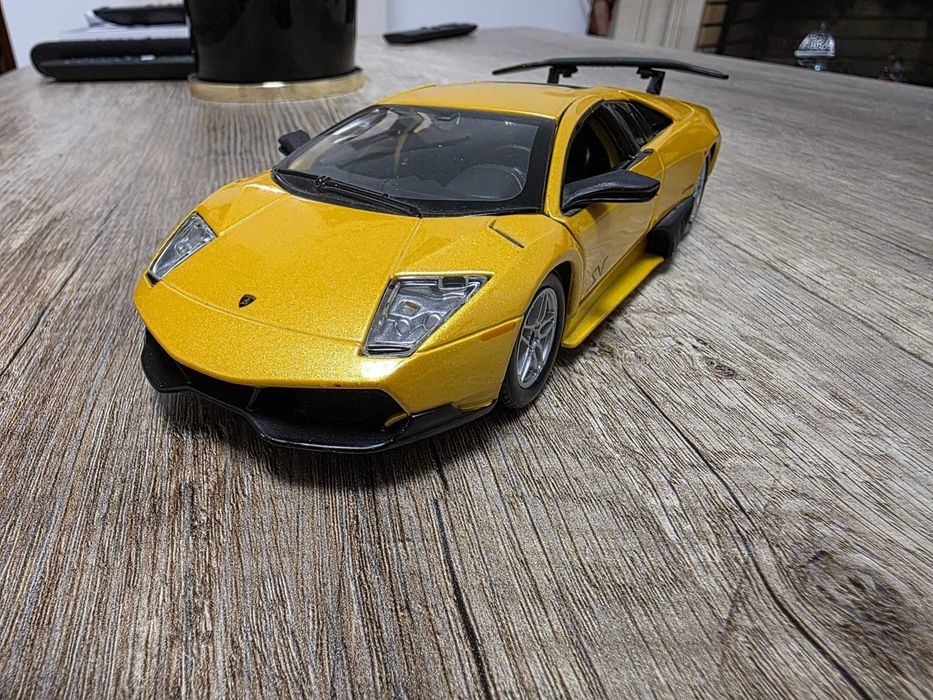 Lamborghini LP670-4 1:24