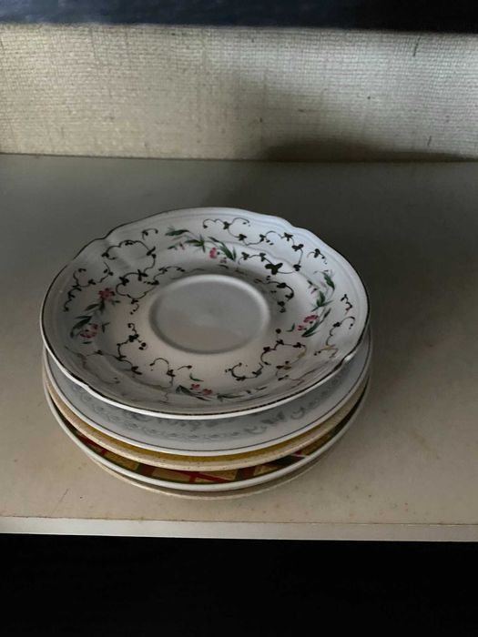 pires branco com ornamentos diversos