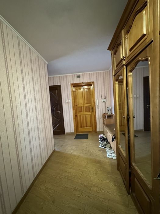 Продається 3-кімнатна квартира по вул. М. Небаби, центр міста