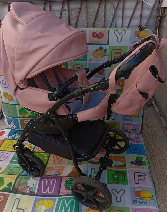 Продам дитячу прогулянкову коляску на гелевих колесах від народження.