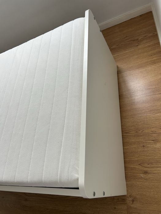 Cama solteiro MALM IKEA 90*200 com colchao (1 ano de uso)