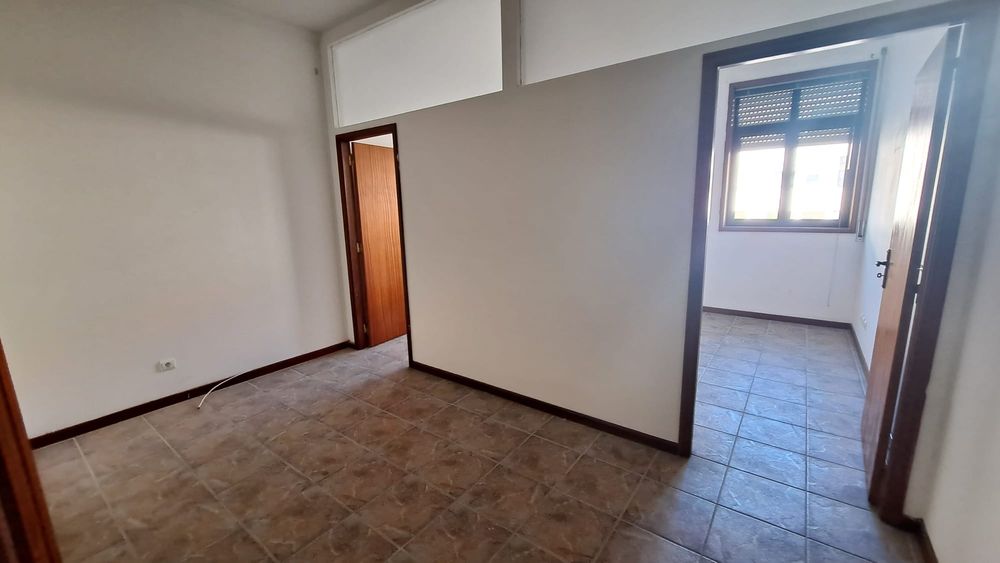 Escritório com 2 salas junto ao tribunal