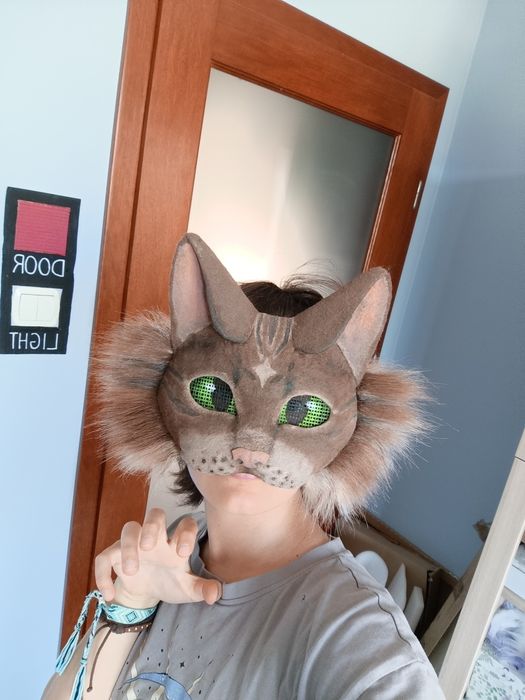 Maska brązowego kota