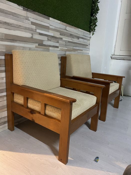 Vendo 2 cadeirões de madeira