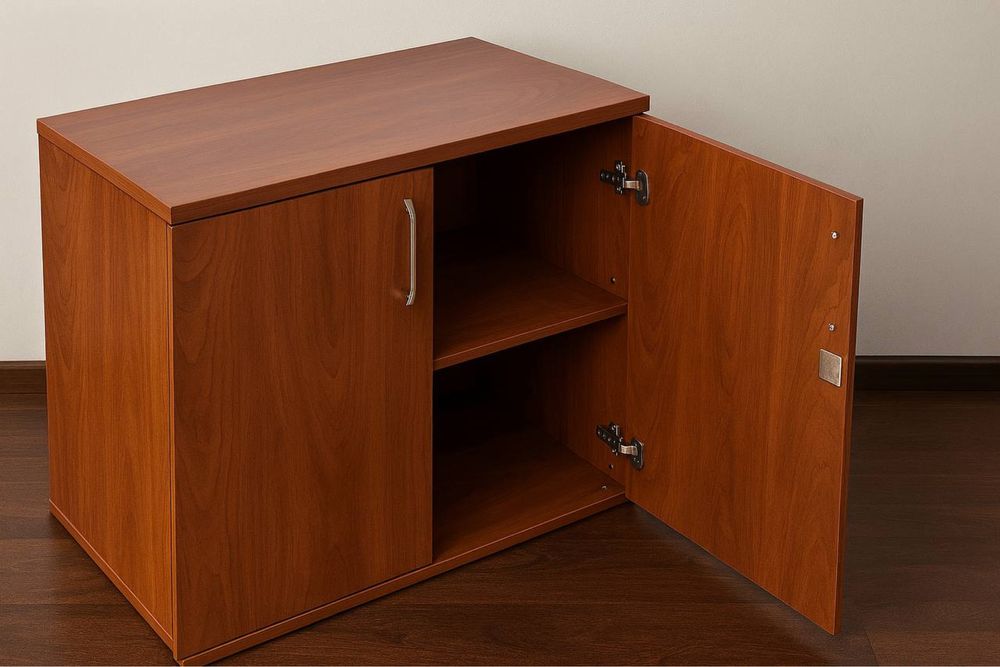 Продам Офисную мебель Столы стулья Кресла наушники мониторы Сейф Стіл