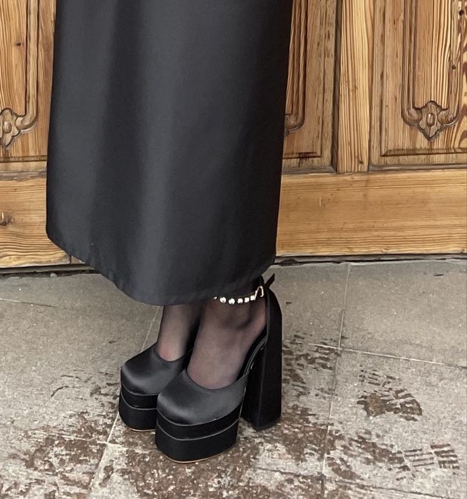 Туфлі у стилі Bratz або Versace