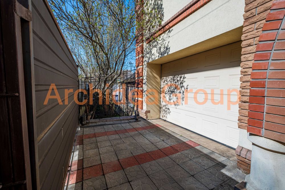 Продаж будинку у самому центрі на Печерську